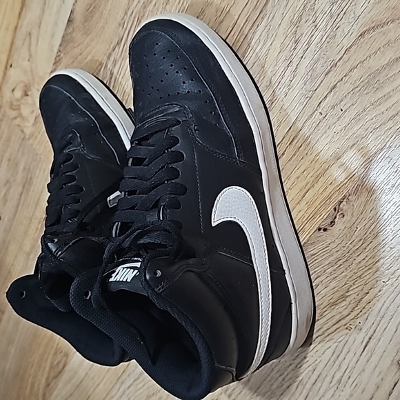 Women's Nike Court Vision Mid, size 8.5 - Picture 5 of 5